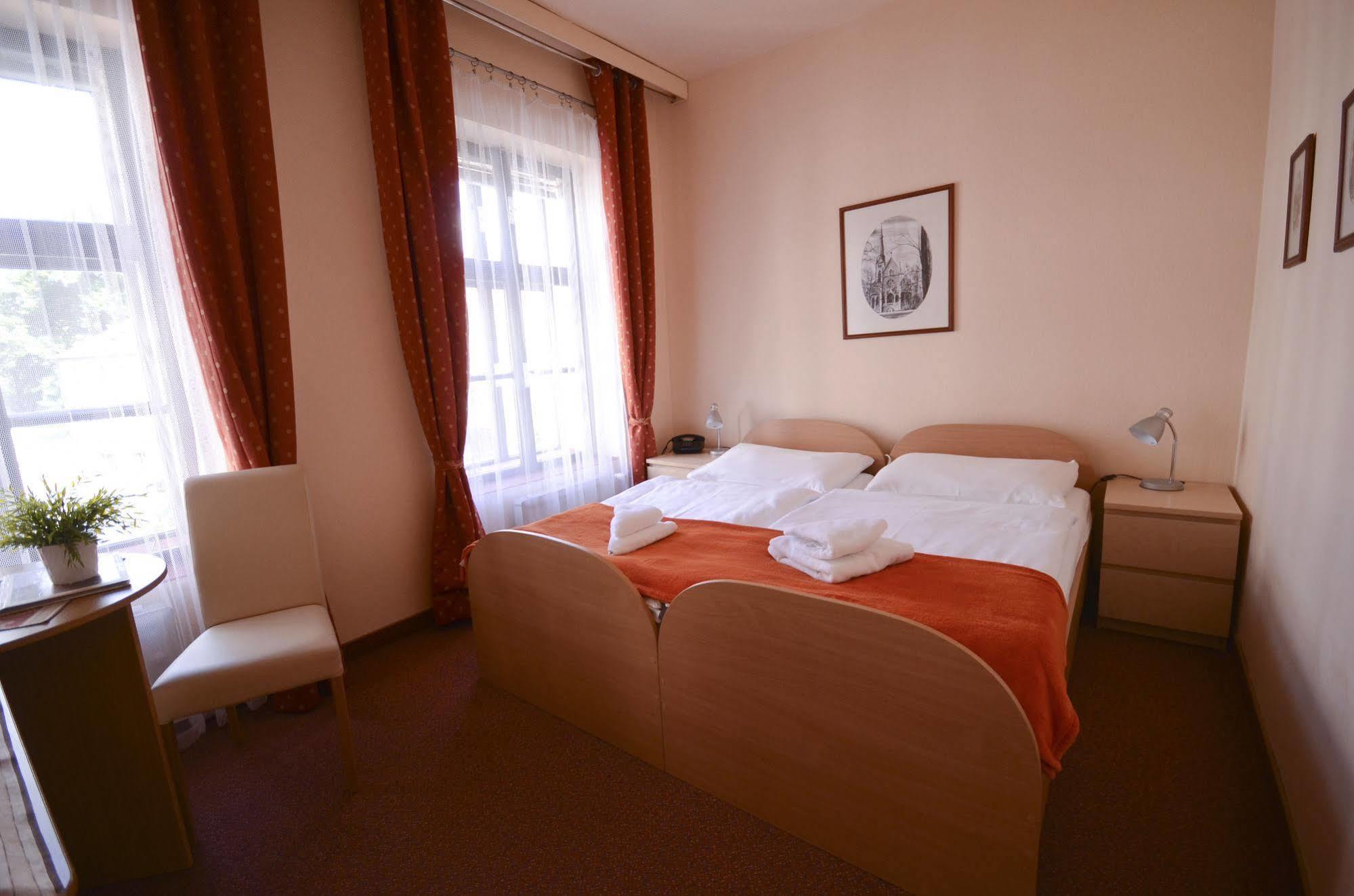 Hotel Paradies Teplice Ngoại thất bức ảnh