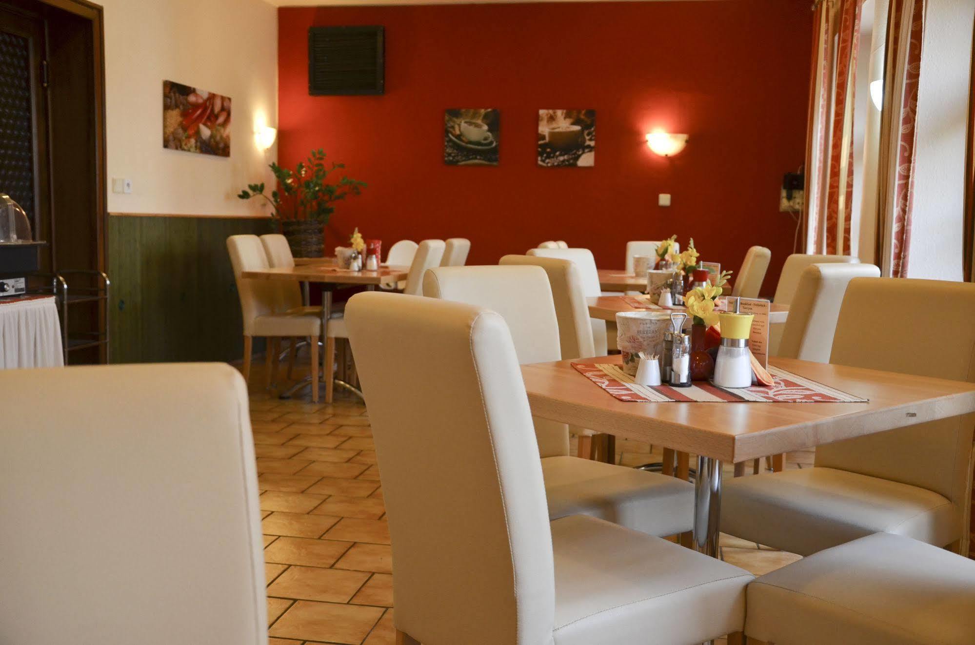 Hotel Paradies Teplice Ngoại thất bức ảnh