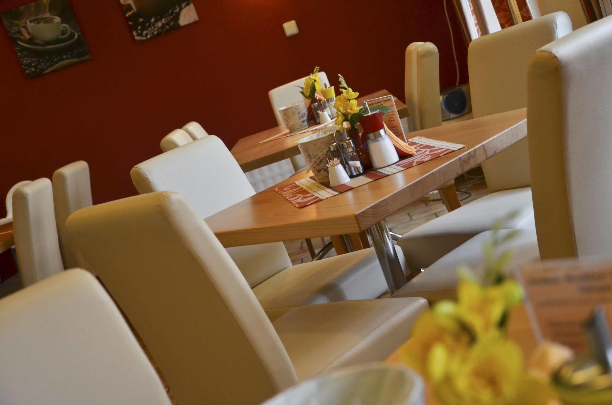 Hotel Paradies Teplice Ngoại thất bức ảnh