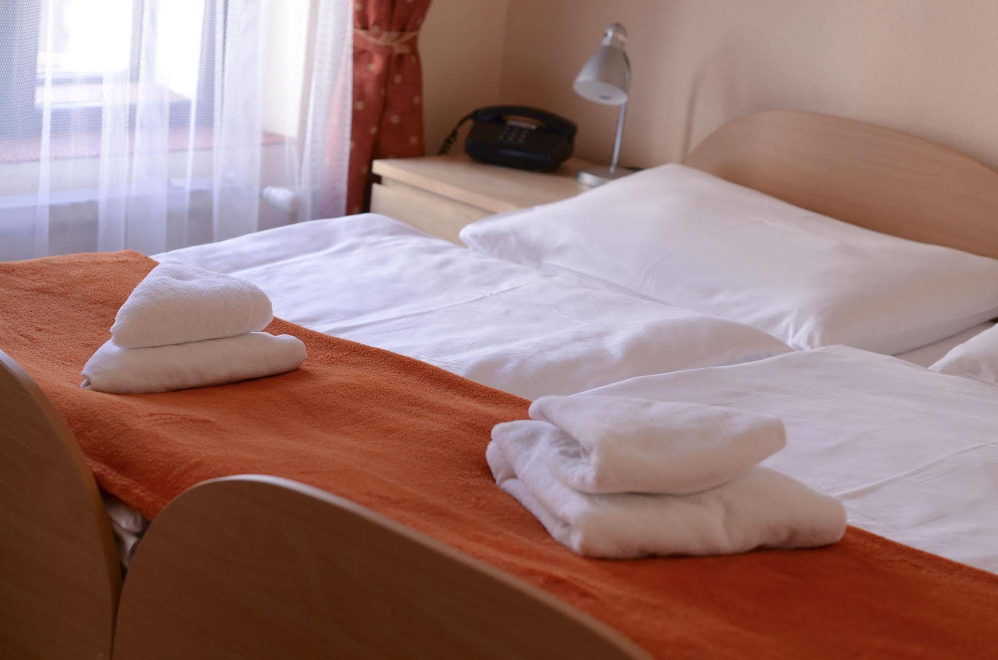 Hotel Paradies Teplice Ngoại thất bức ảnh